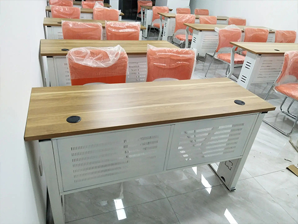 山東學(xué)校家具.jpg 山東學(xué)校家具.jpg